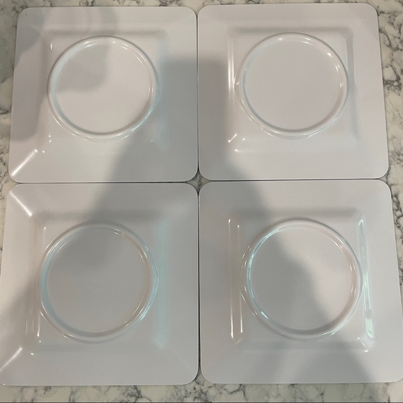 Set of 4 11” Laurie Gates melamine dinner plates in blue floral - Picture 3 of 8